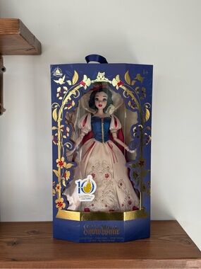 Disney Snow White 17" Doll Shanghai Disneyland Limited Edition /3850 New IN HAND